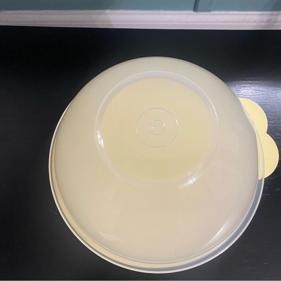 New Tupperware Small Mixing Bowl W Lid Yellow New 6c - Picture 6 of 6